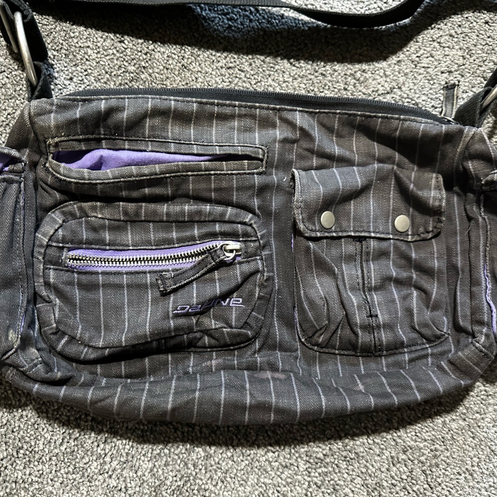 Dakine cross body purse